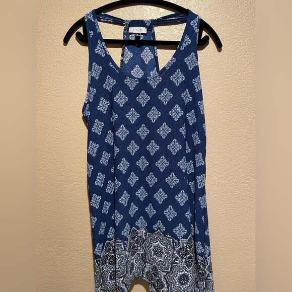 J.Valdi Dresses & Skirts - J Valdi Elegant Blue Patterned Mini Dress